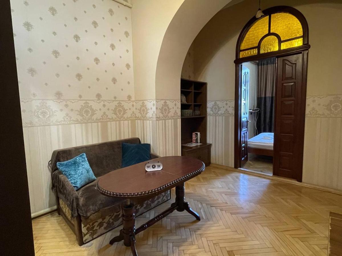 White On Center Апартаменты