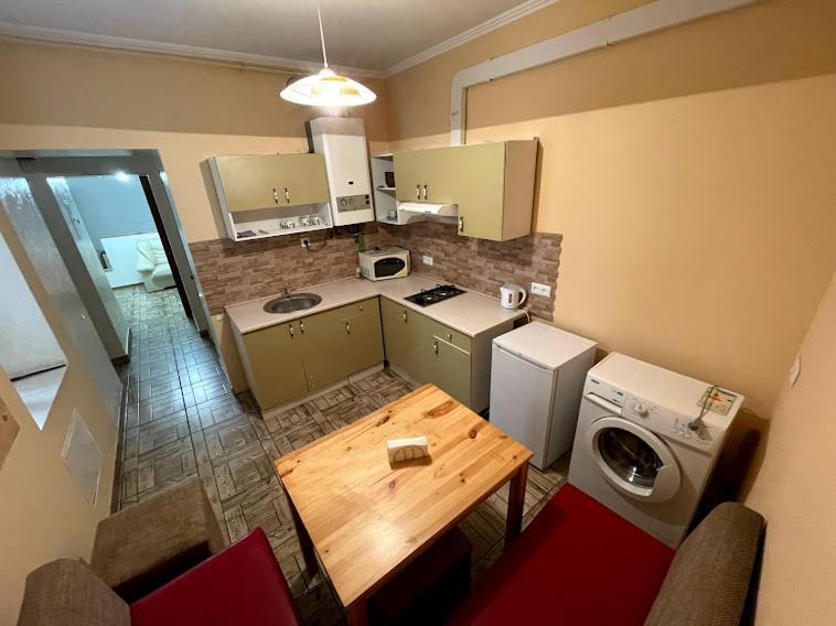 White On Center Apartment *