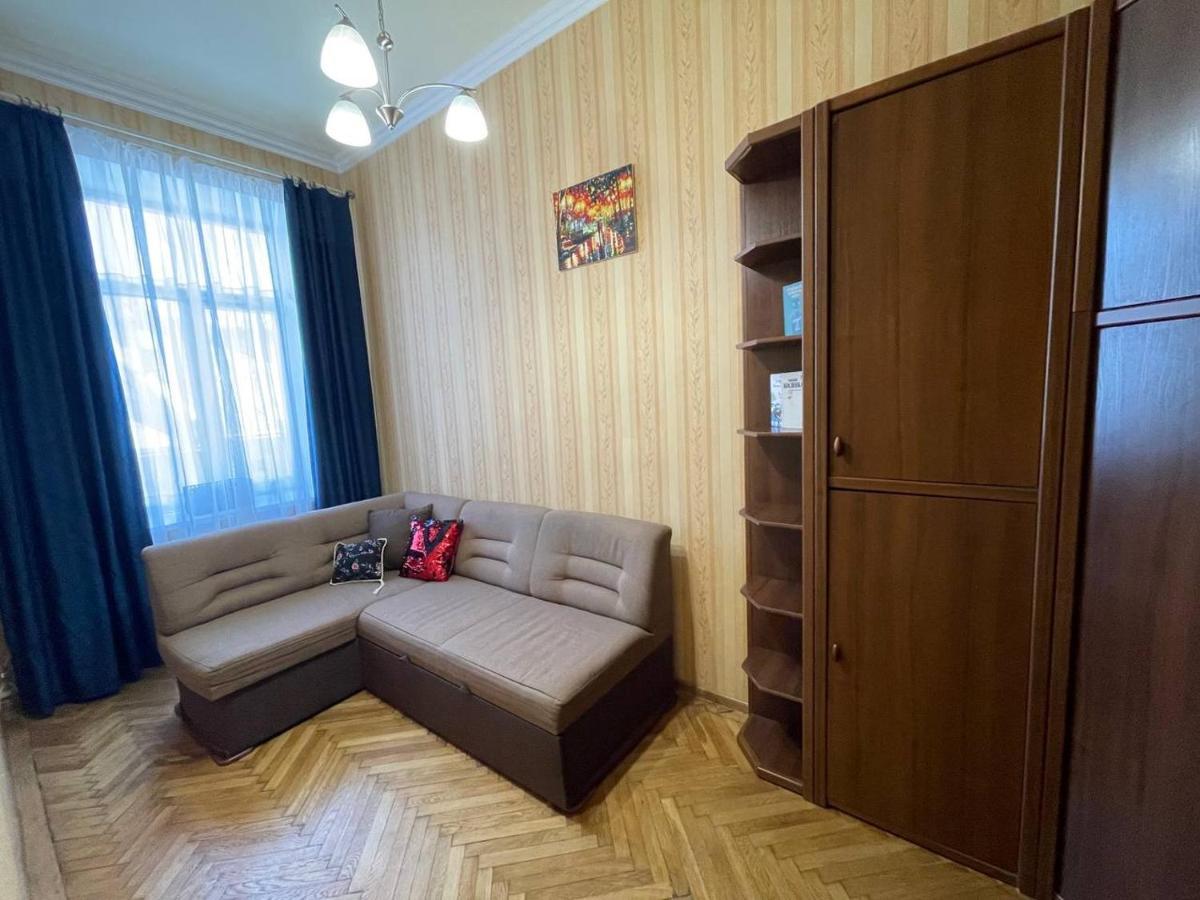 Apartment White On Center *