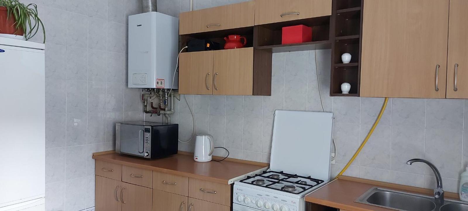 White On Center Apartment *