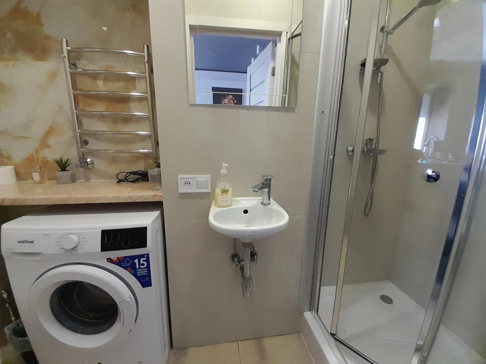 White On Center Apartment