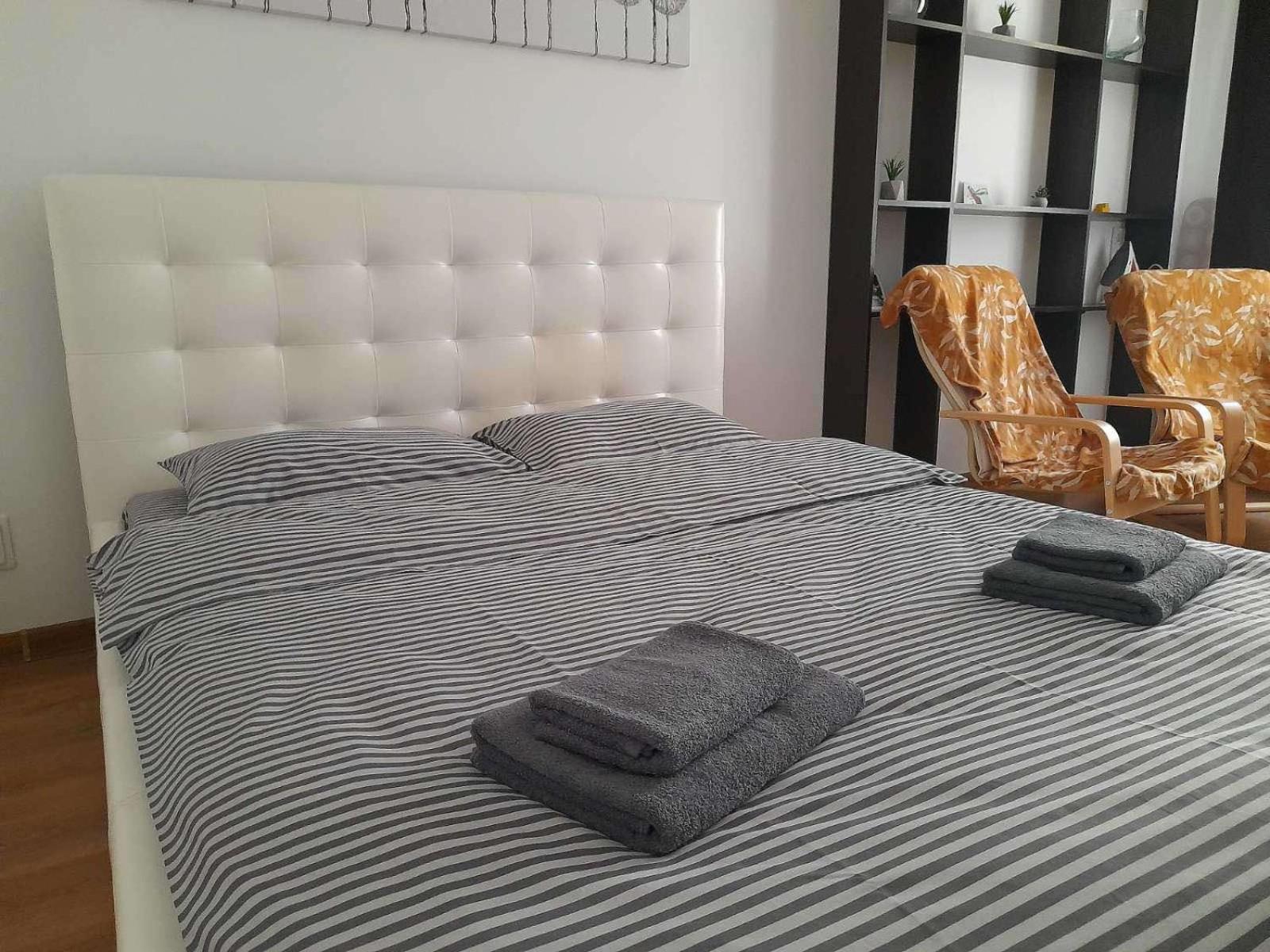 White On Center Apartment