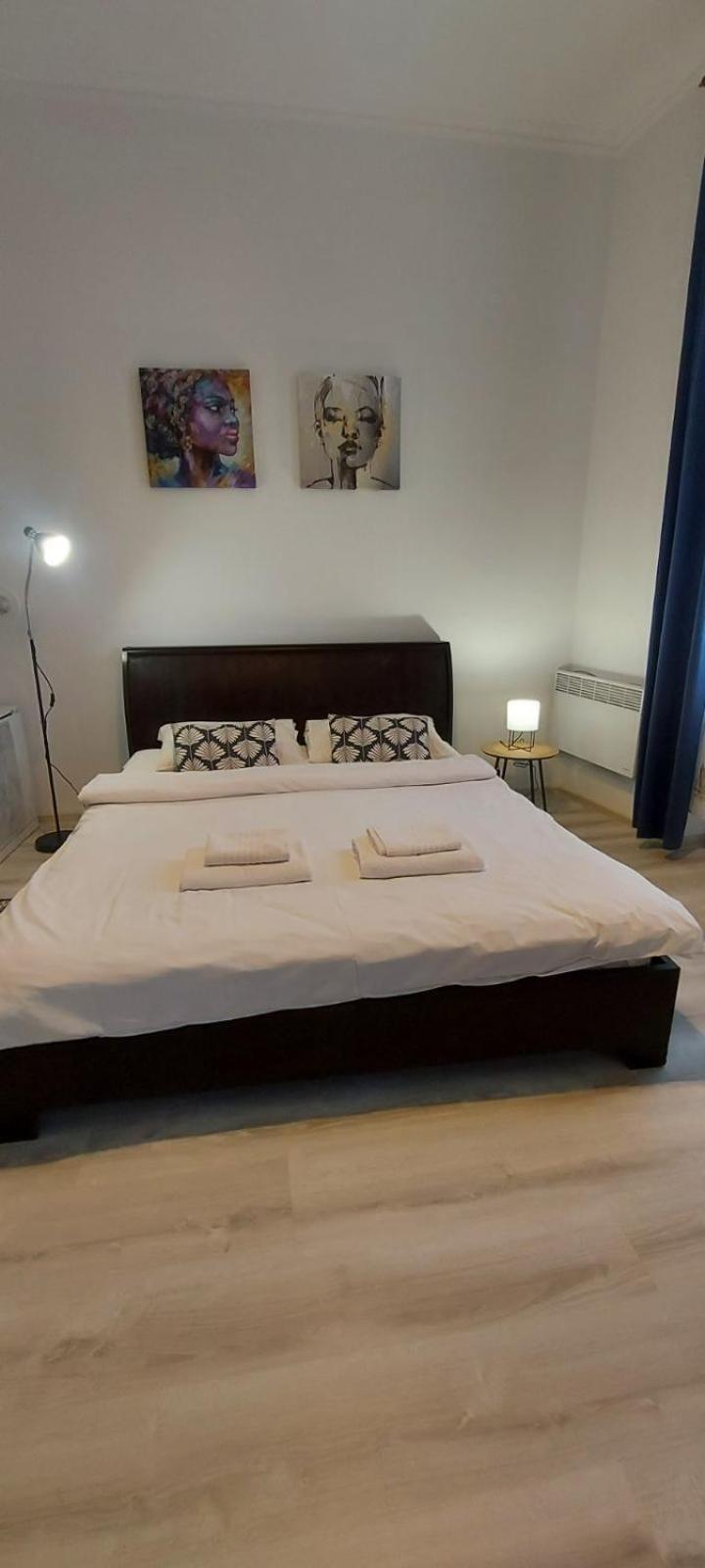 White On Center Apartment
