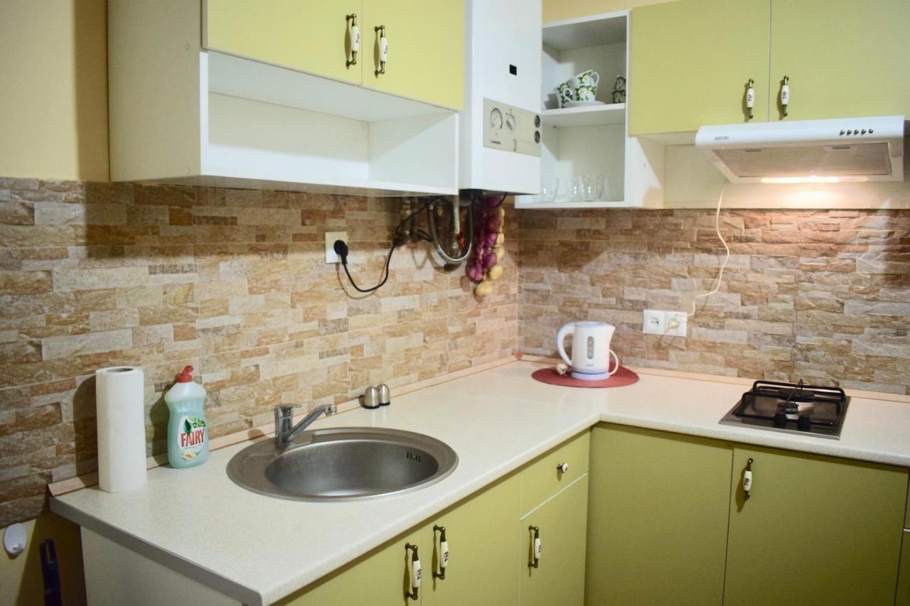 White On Center Apartment